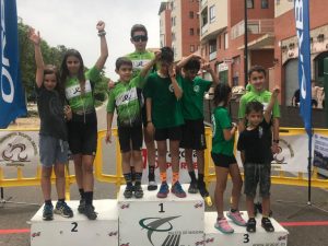 Las escuelas del Vive Huesca acudieron a Santa Isabel con una nutrida representación